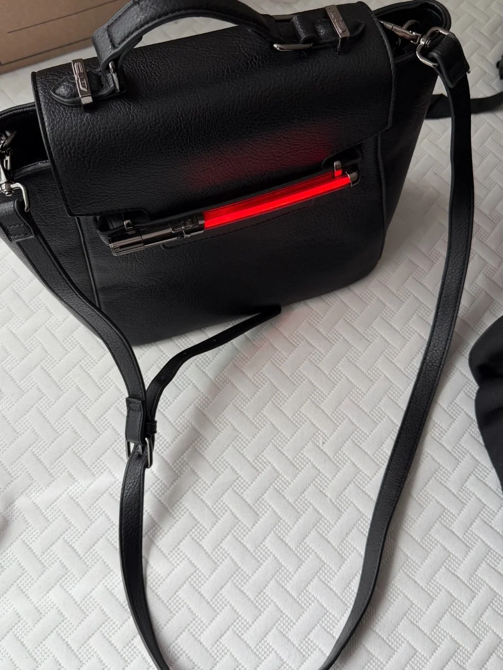 Darth Vader Lightsaber Purse - Picture 3 of 6